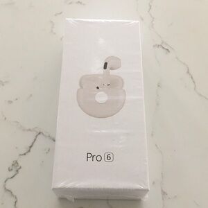 Pro 6 White Earbud Headphones